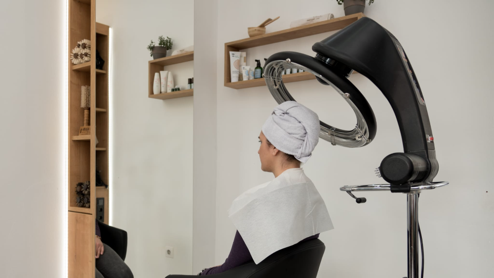 SALON AVANTGARDE