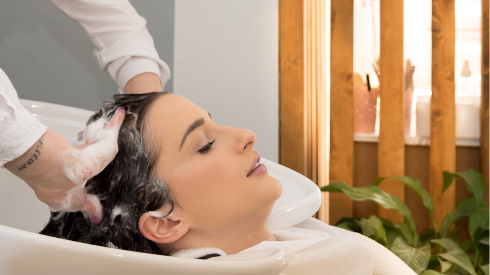 SALON AVANTGARDE