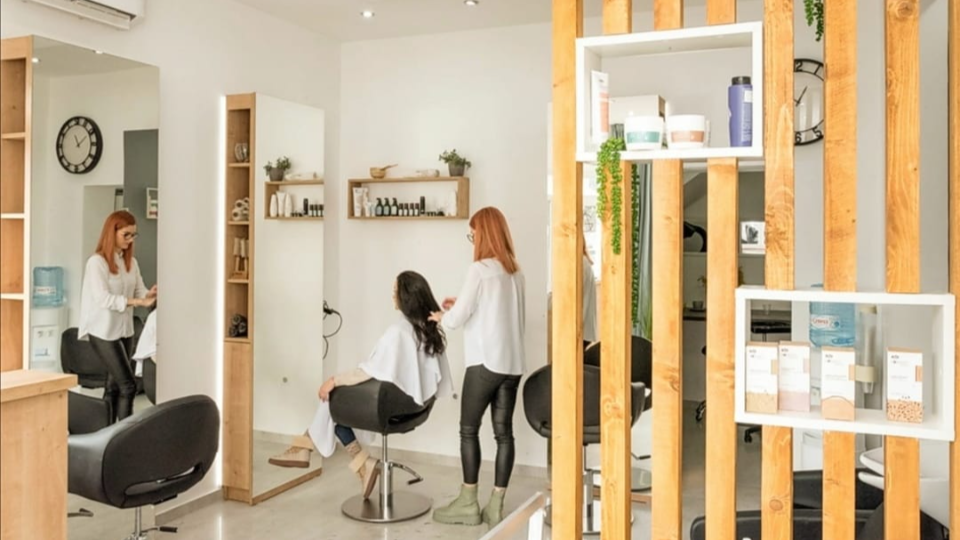 SALON AVANTGARDE